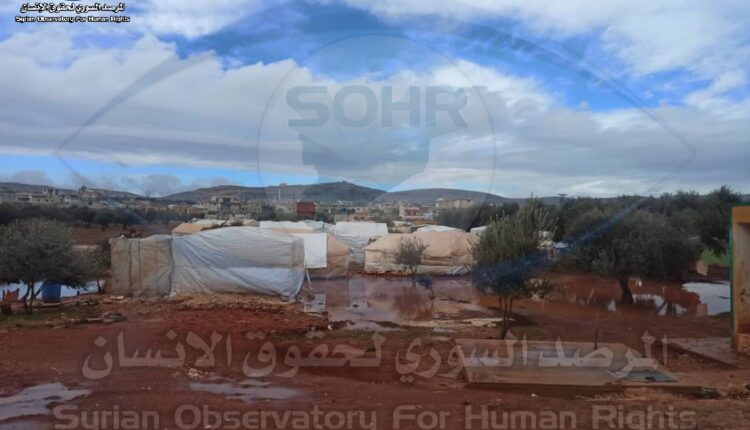 حال بعض المخيمات شمالي إدلب عقب الأمطار الغزيرة (8)