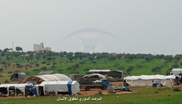 عدسة المرصد السوري ترصد مخيم الزير الواقع على أطراف مدينة إدلب