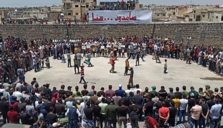 مظاهرة – مظاهرات في ساحة المسجد العمري في منطقة درعا البلد