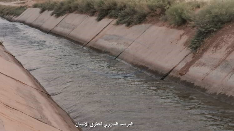 عدسة المرصد السوري: ارتفاع منسوب مياه النهر الفرات وتدفق المياه في القنوات الزراعية في ريف الرقة