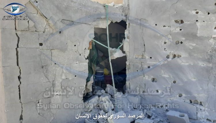آثار القصف التركي على منازل المواطنين في قرية الصفاوية شرقي عين عيسى في ريف الرقة الشمالي (4)
