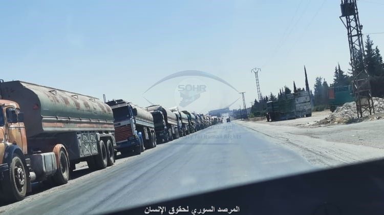 صهاريج نفط تابعة لشركة القاطرجي تتوجه إلى معبر أم كهف في ريف منبج شرقي حلب1