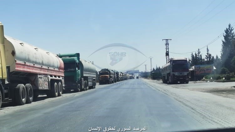 صهاريج نفط تابعة لشركة القاطرجي تتوجه إلى معبر أم كهف في ريف منبج شرقي حلب3