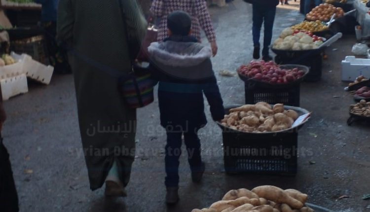 إقبال ضعيف للمواطنين نتيجة ارتفاع الأسعار بسوق المناخلية في شارع الثورة بدمشق (2)