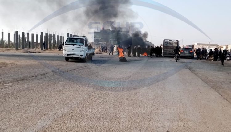 احتجاجات أهالي القرى السبعة المهجرين في بلدة العزبة شمال ديرالزور (3)