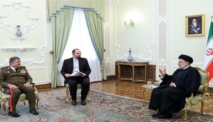 الرئيس الإيراني ابراهيم رئيسي لدى استقباله وزير الدفاع السوري العماد علي محمود عباس