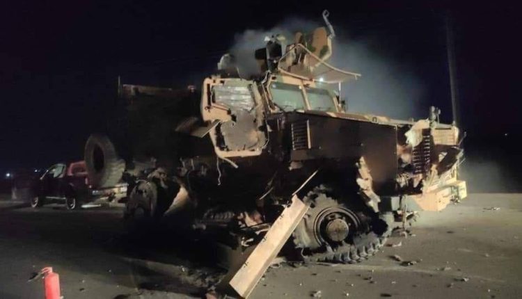 عربة تركية مدمرة نتيجة استهداف صاروخي