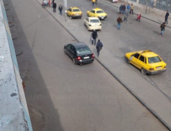 منطقة جسر الرئيس و شارع الثورة في دمشق وترصد توقف العديد من الباصات في انتظار وصول رسائل تعبئة المازوت (8)