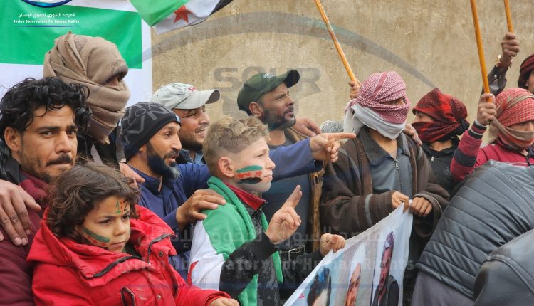 خروج مظاهرة حاشدة إحياءً للذكرى الثانية عشرة للثورة السورية في بلدة أبو حمام بريف دير الزور (4)